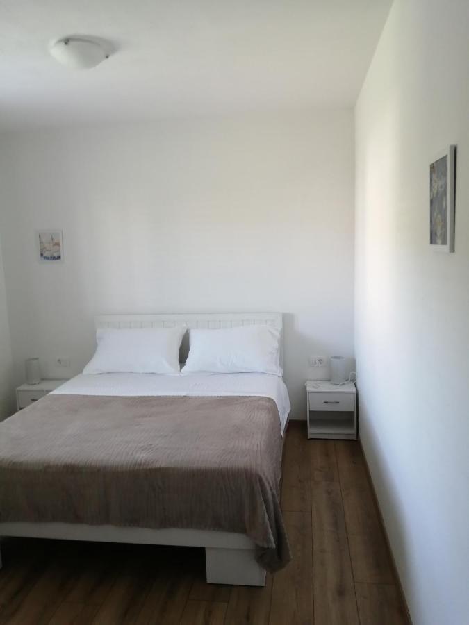 Apartment Rab Town Exterior photo
